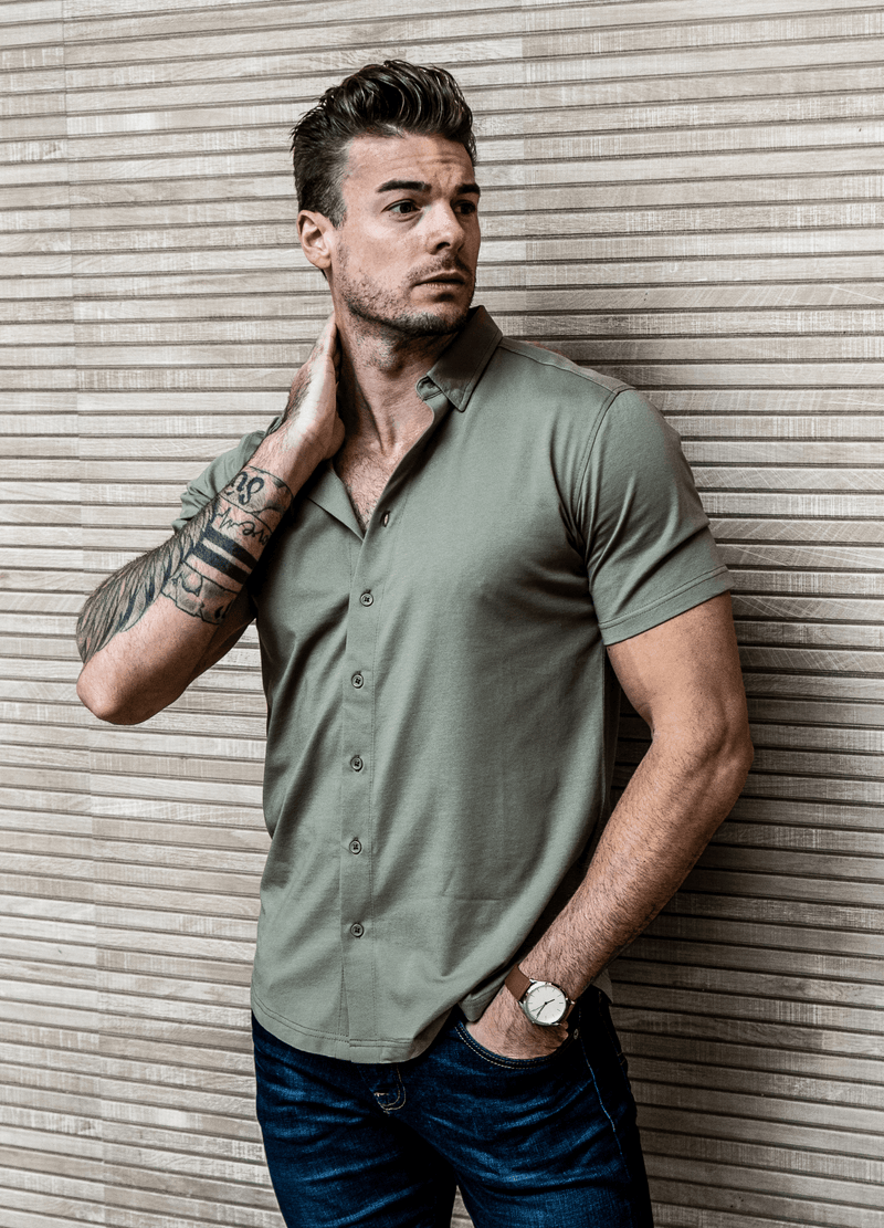 Short-Sleeve Button-Down (Slim Fit) in Ranger Green · on model